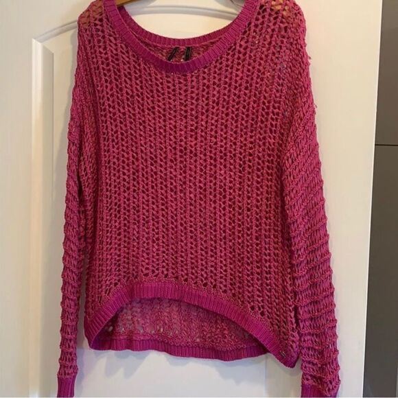 Guess pink sweater 🌺 - Picture 2 of 7